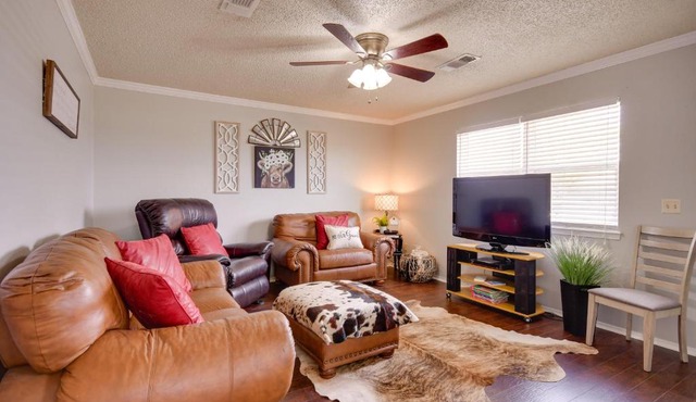 Pet-Friendly Vacation Rental with Yard in Canyon