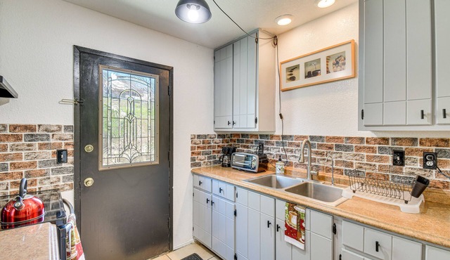 Pet-Friendly Valley Springs Retreat w/Fire Pit!