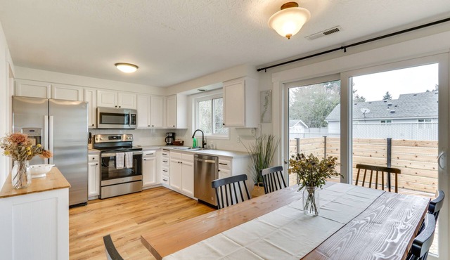 Pet-Friendly Vancouver Retreat w/Home Gym & Grill