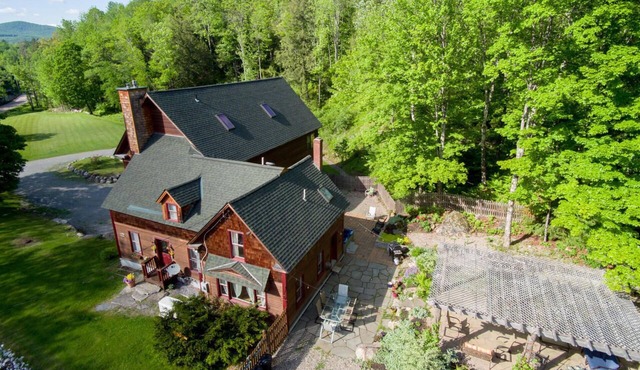 Pet-Friendly Vermont Mountain Lodge with Hot Tub, Game Room & River Access
