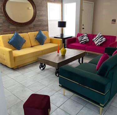 Pet-friendly, Vibrant Oasis - Colorful Retreat near Summerlin