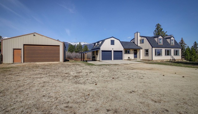 Pet-Friendly Victor Home w/Fire Pit & Large Yard!