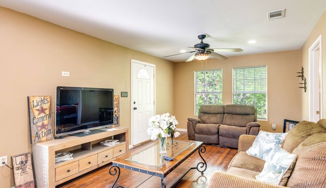 Pet-Friendly Victoria Home - Kayak, Fish & Golf!