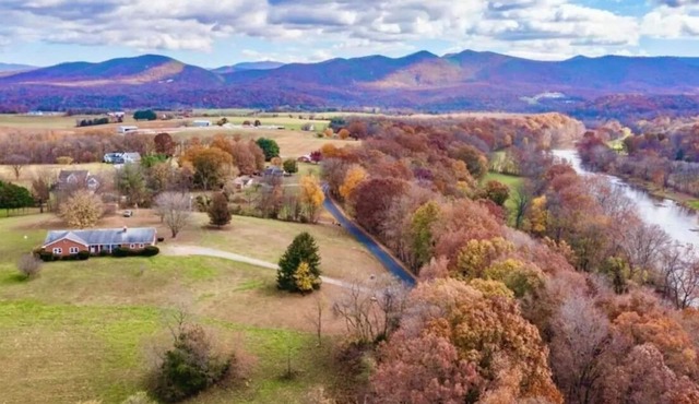 Pet Friendly, Views, Hot Tub, Firepit, Kayak, BBQ