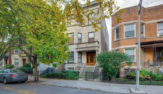 Pet-Friendly w/Pool Table: Walk to Wrigley Field