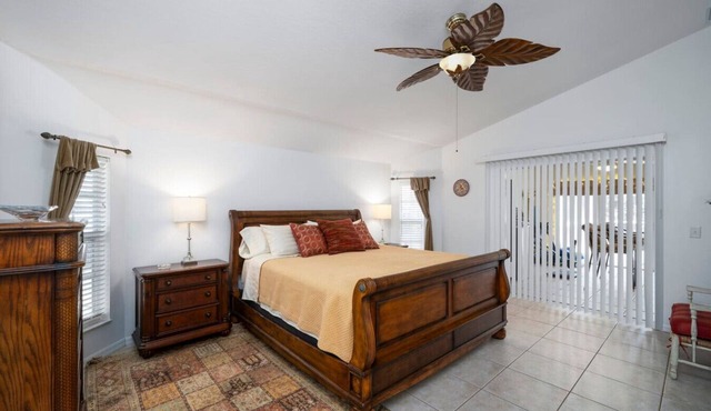 Pet Friendly w/Spa & Pool - Minutes from Beach