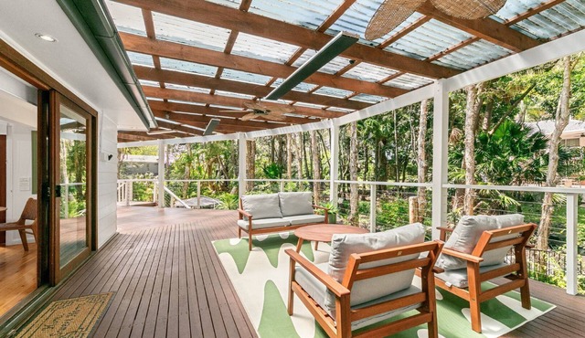 Pet friendly+ walk to beach