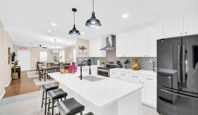 Pet friendly, Walk to Beaches, Breweries & Blue Jays,DT Dunedin, Marina & Trail!