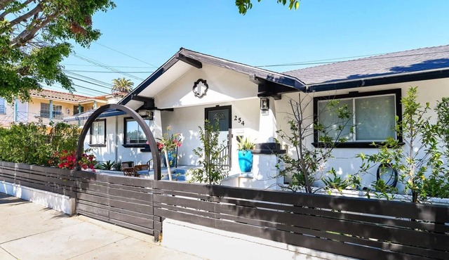 Pet Friendly Walk to Beach Sleep 8 World Cup