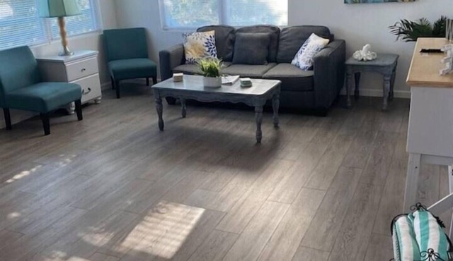 * Pet Friendly* Walk to Beach & Ocean Center