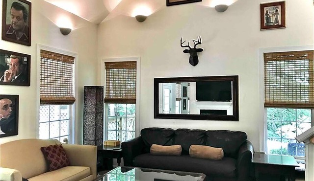 Pet Friendly & Walking Distance to Falls Lake