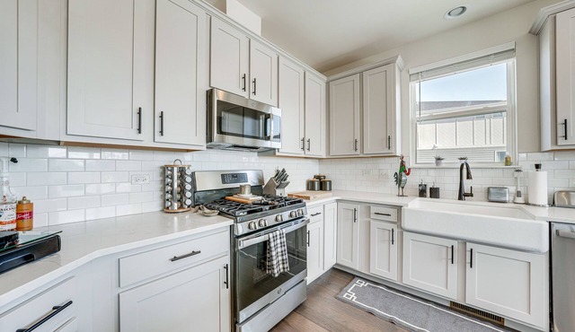 Pet-Friendly Warrenville Townhome w/Gas Grill!