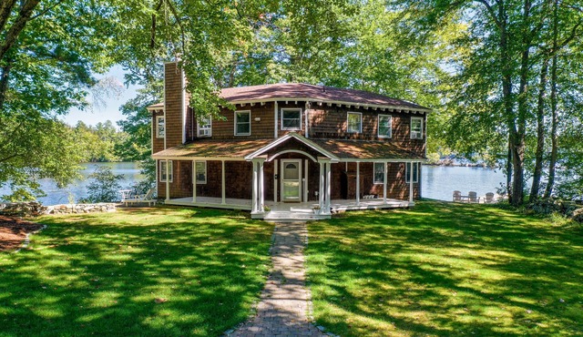 Pet Friendly waterfront house on Lake Winnipesaukee sleeps 6