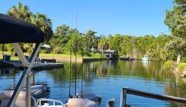 PET FRIENDLY WATERFRONT HOUSE WITH DOCKS & RAMPS MINS TO GULF,NR CRYSTAL RIVER
