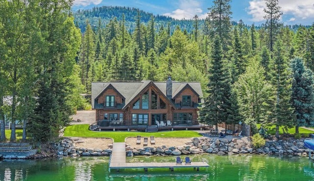 Pet Friendly Waterfront Log Home w/Private Dock
