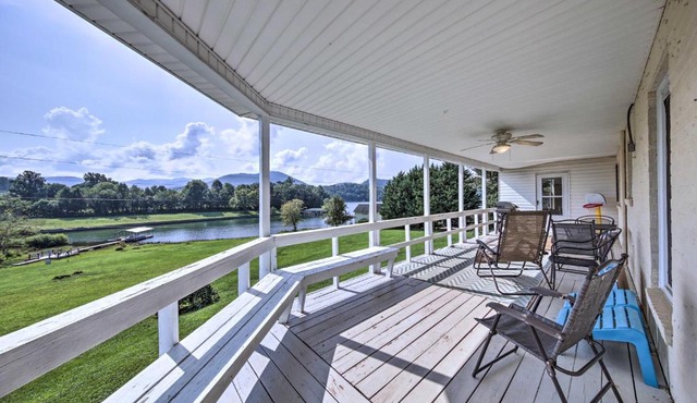 Pet-Friendly Waterfront Hayesville Cottage!