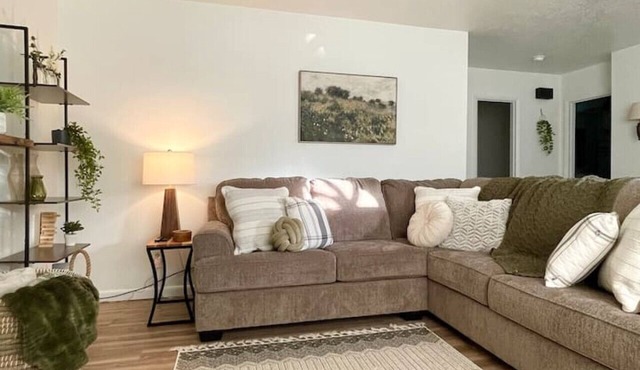 Pet-Friendly Watts Bar Retreat · King Bed · No-Fuss Checkout