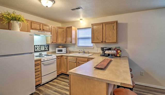 Pet-Friendly West Plains Pad < 1 Mi to Dtwn!