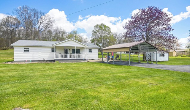 Pet-Friendly West Virginia Home - Patio & Fire Pit