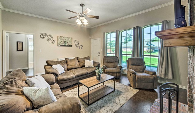 Pet-Friendly Whitehouse Home w/ Fenced Yard!