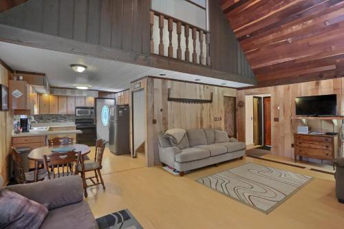 Pet Friendly Wi-Fi Firepit TV