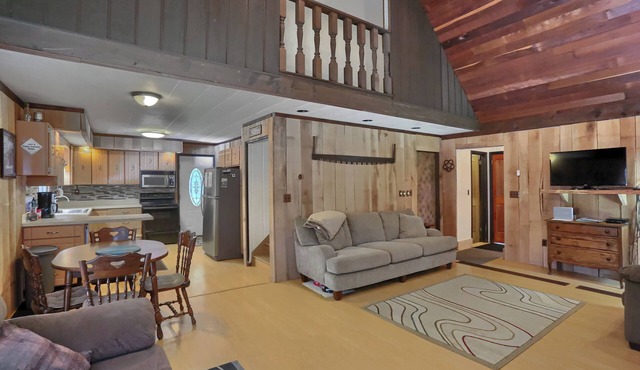 Pet Friendly | Wi-Fi | Firepit | TV