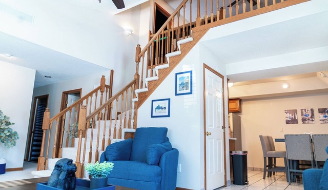 Pet-Friendly Windsor Heights Stay – Ideal for Reunions, Road Trips & Remote Work