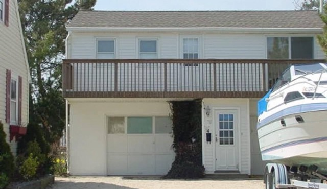 Pet Friendly. WiFi. Beach Badges. Outdoor shower. WD. Oceanside. All new.