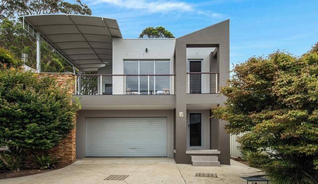 Pet-Friendly, WiFi, Steps to Beach | The Sandcastle|