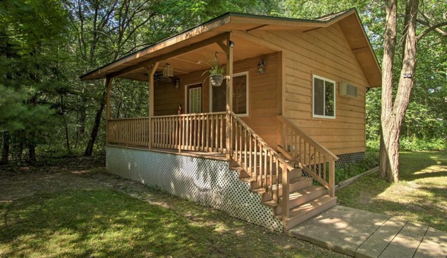 Pet-Friendly Wisconsin Dells Studio with Porch!