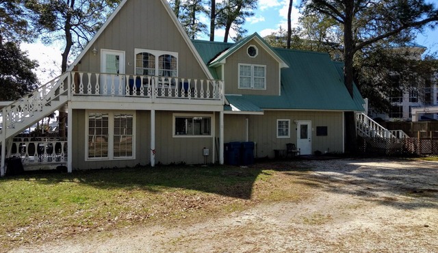 PET FRIENDLY WITH FRONT DOOR PARKING! GROUND FLOOR WITH NO STEPS!
