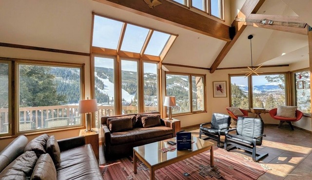 Pet friendly (with fees) Great views