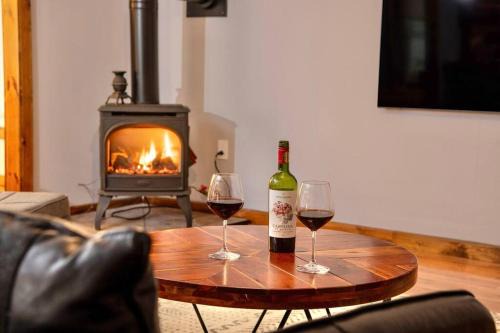 Pet friendly with Fireplace, Near Kasoag Snow Trail