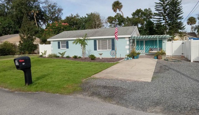 Pet Friendly with no pet fees and pool access " The Riverwalk cottage"