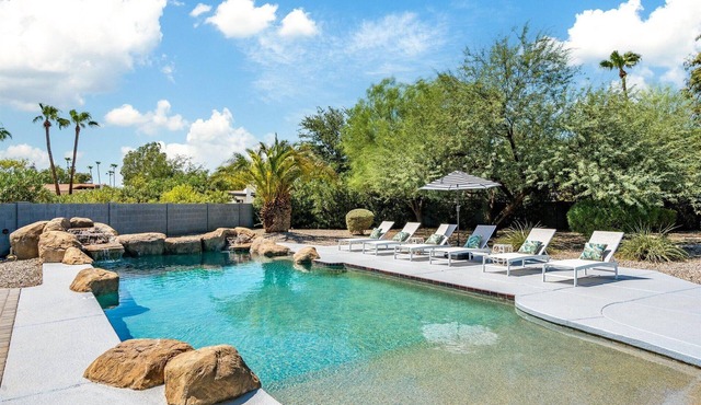 Pet Friendly with Private Heated Pool, Fire Pit, Basketball and Volleyball Court