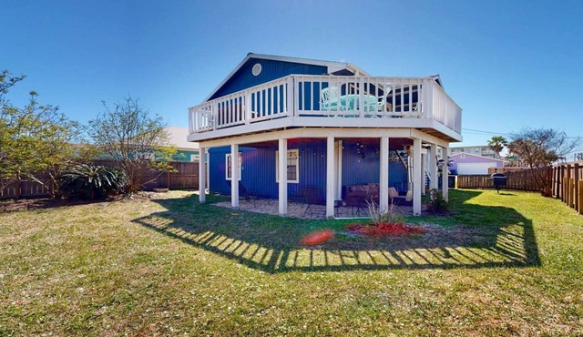 Pet Friendly with Large Fenced Yard, Golf Cart Access