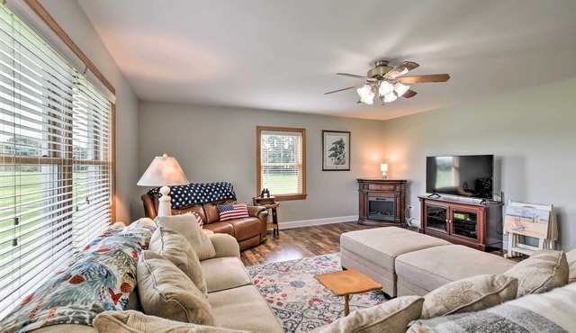 Pet-Friendly Woodsy Gem: 1/4 Mi to Chesapeake Bay