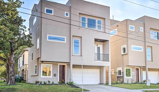 Pet-Friendly World Cup Extended Stay: 5 Mi to NRG