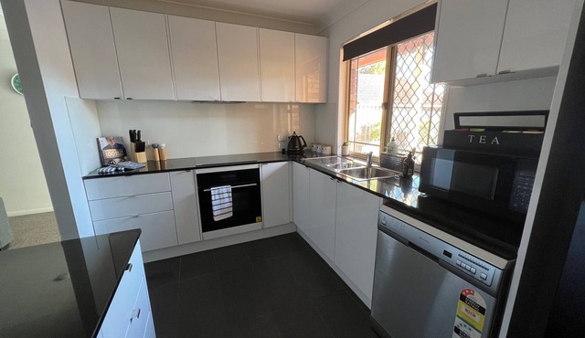 Pet Friendly Yard, Next to Park - Spacious Townhouse