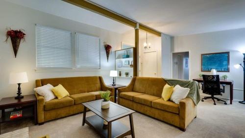 Pet-Friendly - Yard & Ping Pong - Near Downtown
