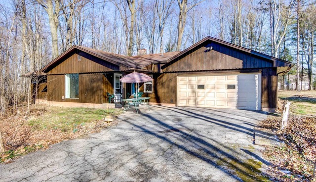 Pet-Friendly Youngstown Cottage w/Yard