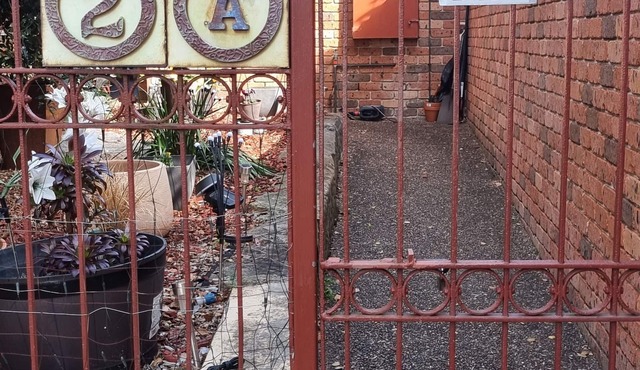 Pet FriendlynLarge 3 Bedroom House n2 Living AreasnEnsuite & Outdoor Areas