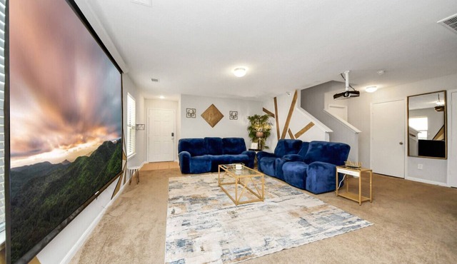Pet-FrndlyRetreat 600MbpsWiFi 8mi to IAH Sleeps 14