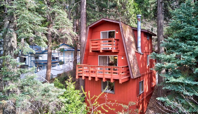 Pet/Kid Friendly Cozy Cabin, BBQ, Firepit, Outdoor Dining, Forest Views
