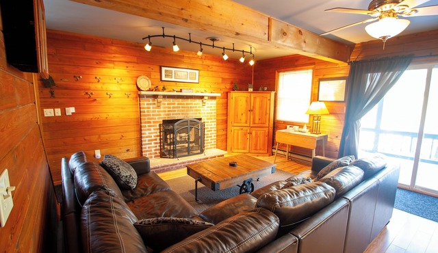 Pet Paradise w Fully-Fenced-Yard; Rustic Charm-Near Slopes-Ski-WtrPrks-JimThorpe