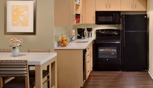 Pet-Welcoming Stay with Kitchen and Pool Near Rutgers University