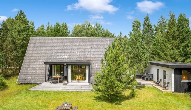 "Peta" - 1.6km from the sea by Interhome