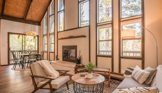 Petal Pines A-Frame w/ Heat & AC