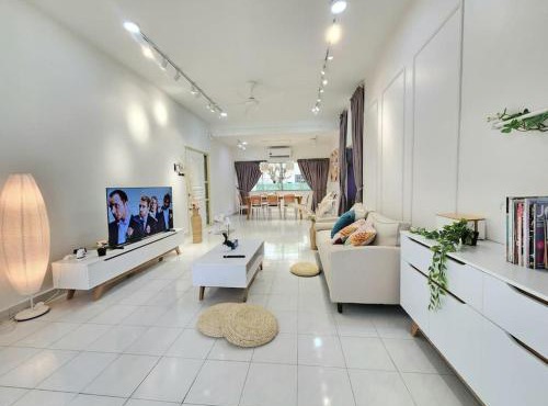 Petaling Jaya Premium Bungalow 4 Bed Rooms for up tp 18Pax, SS14, Plaza33 , 3 2 Square, Jaya One , SS2