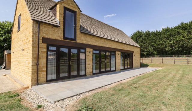 PETALS PATCH, family friendly, with a garden in Lower Slaughter